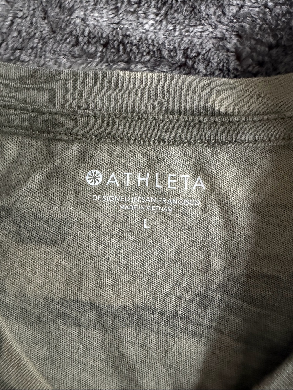Athleta Organic Cotton Camo Tee Shirt Green Short Sleeve Size Large - Picture 4 of 5